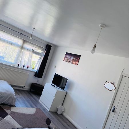 Modern Room In A 4 Bedroom Flat In London, Shared Bathroom! Exterior foto