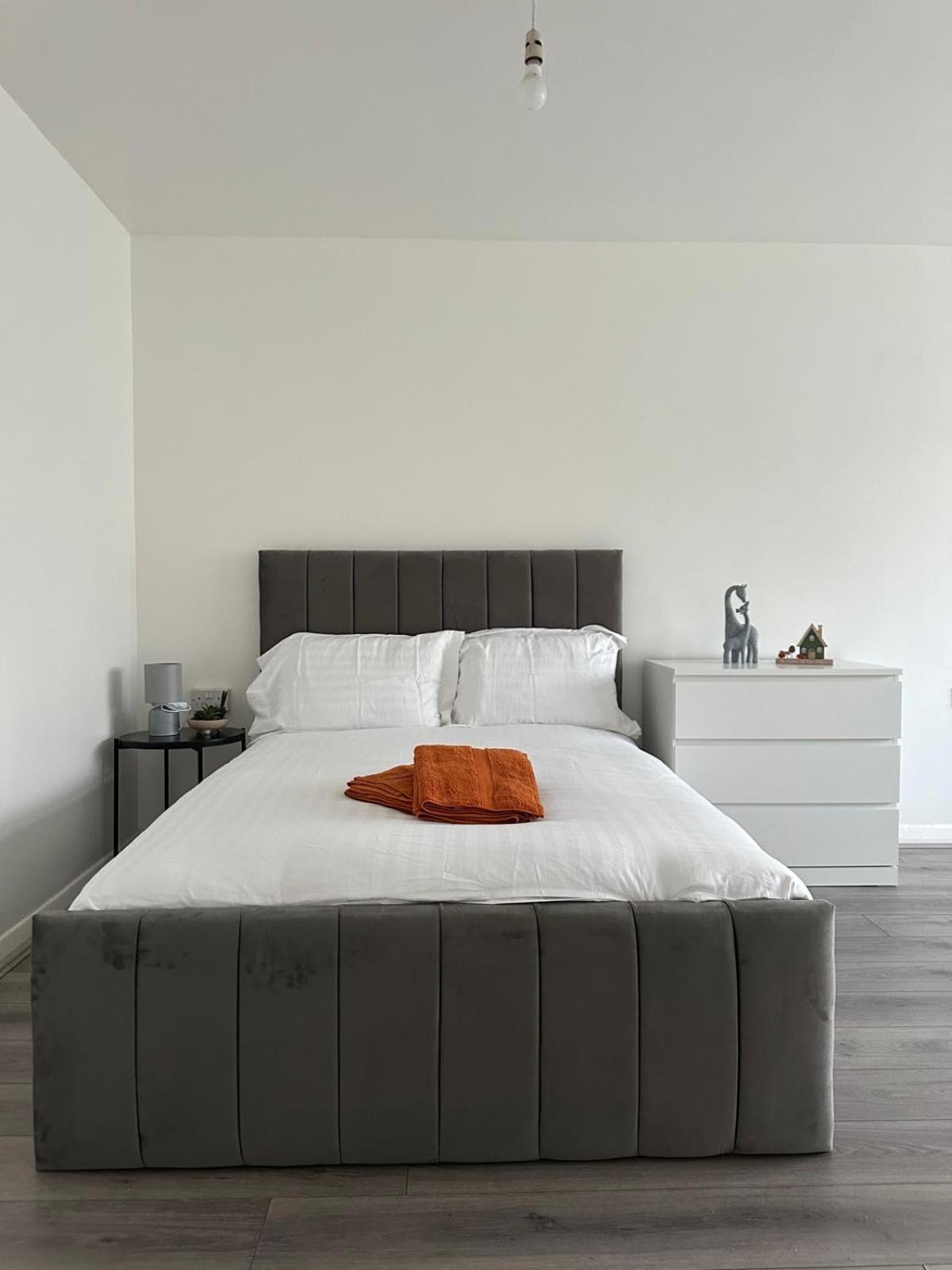 Modern Room In A 4 Bedroom Flat In London, Shared Bathroom! Exterior foto
