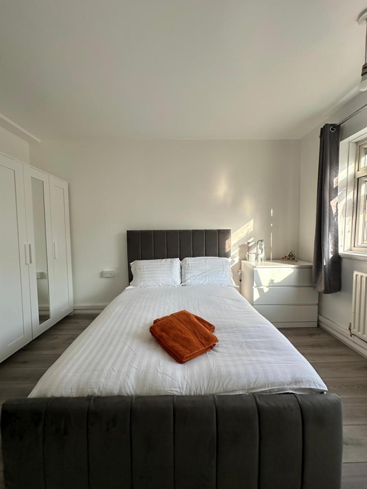 Modern Room In A 4 Bedroom Flat In London, Shared Bathroom! Exterior foto