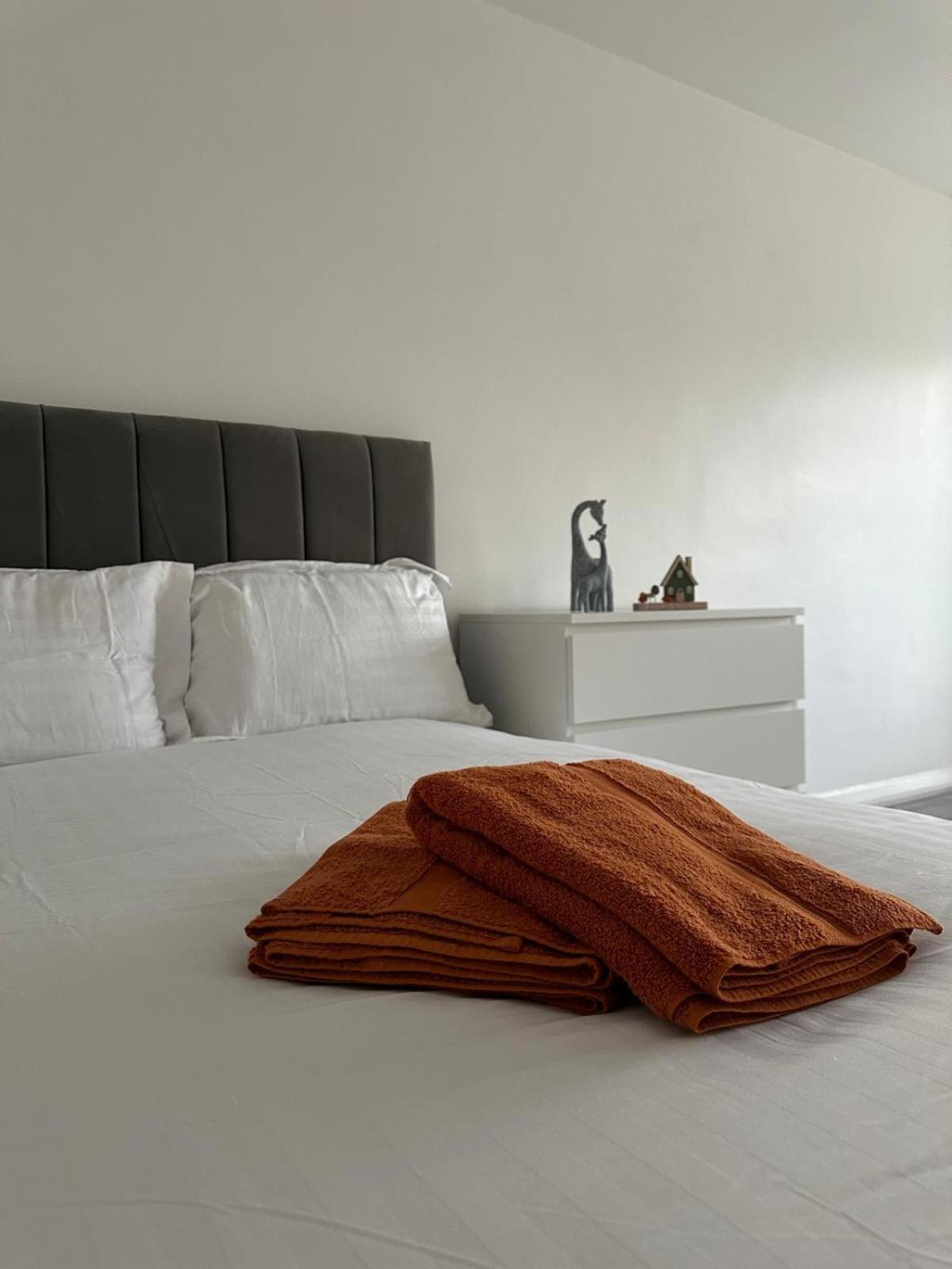 Modern Room In A 4 Bedroom Flat In London, Shared Bathroom! Exterior foto
