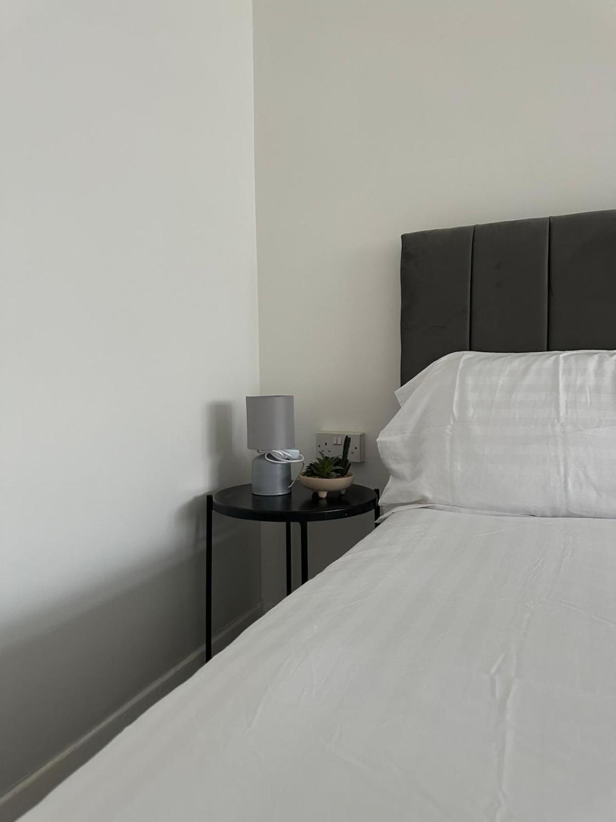 Modern Room In A 4 Bedroom Flat In London, Shared Bathroom! Exterior foto