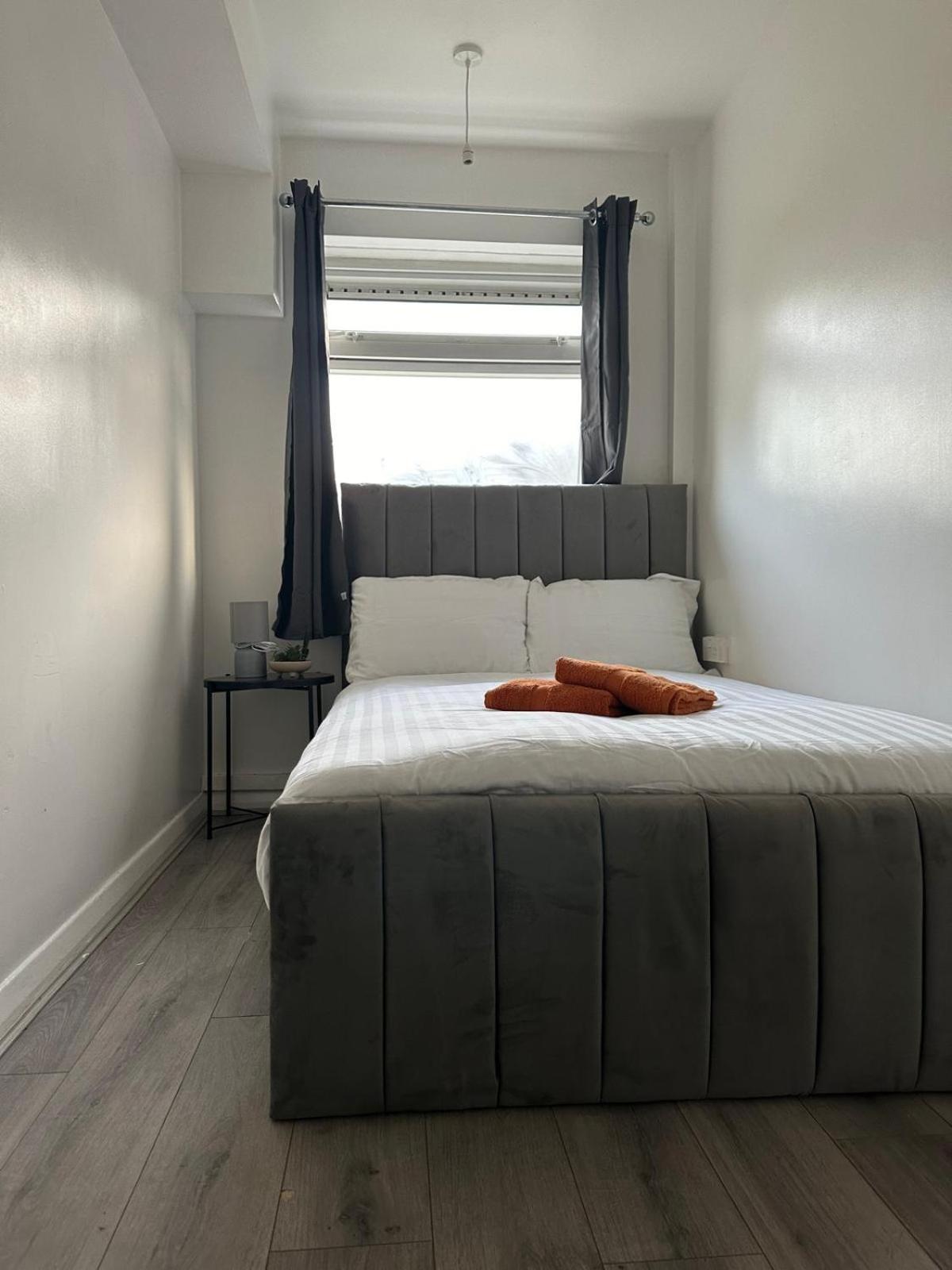 Modern Room In A 4 Bedroom Flat In London, Shared Bathroom! Exterior foto