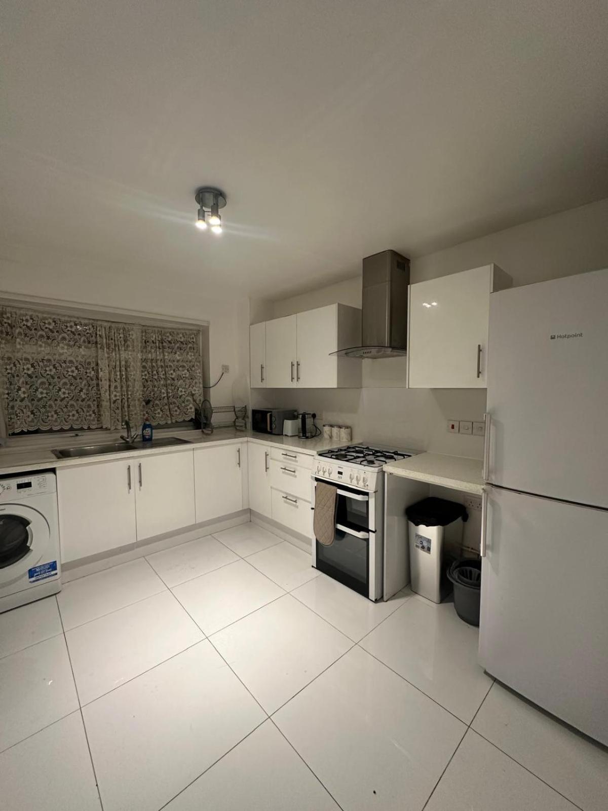 Modern Room In A 4 Bedroom Flat In London, Shared Bathroom! Exterior foto