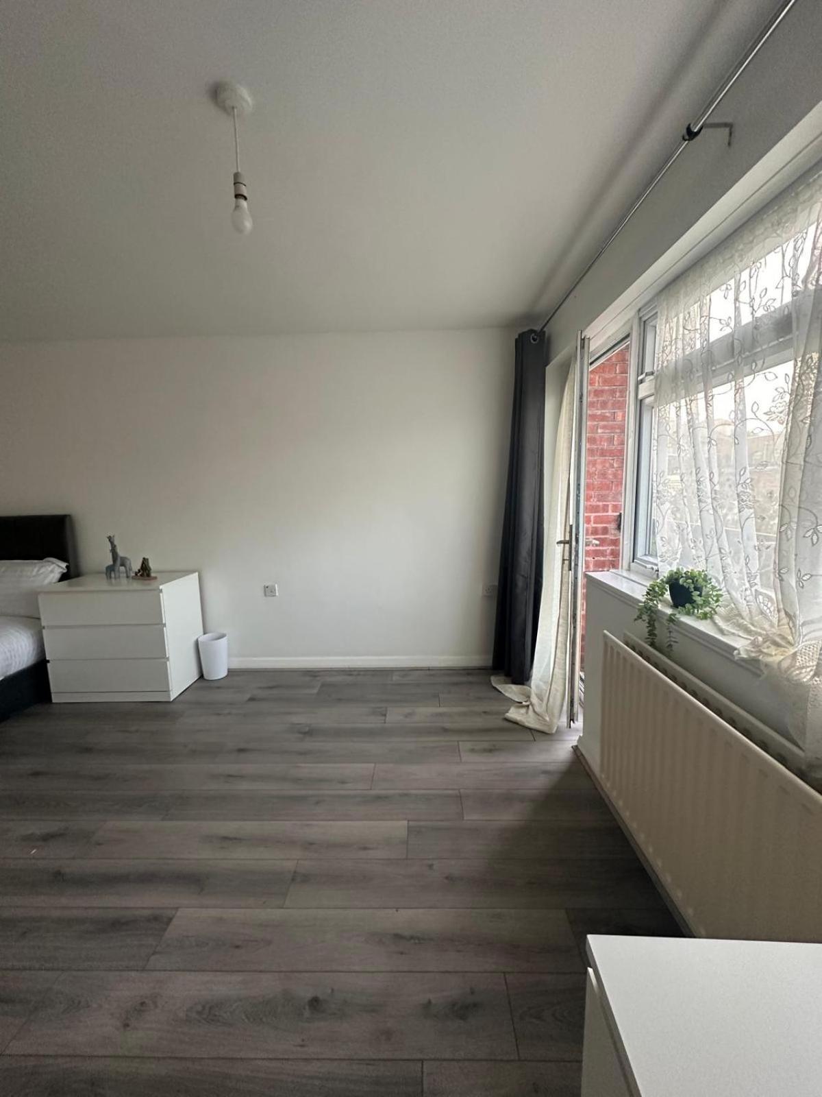 Modern Room In A 4 Bedroom Flat In London, Shared Bathroom! Exterior foto