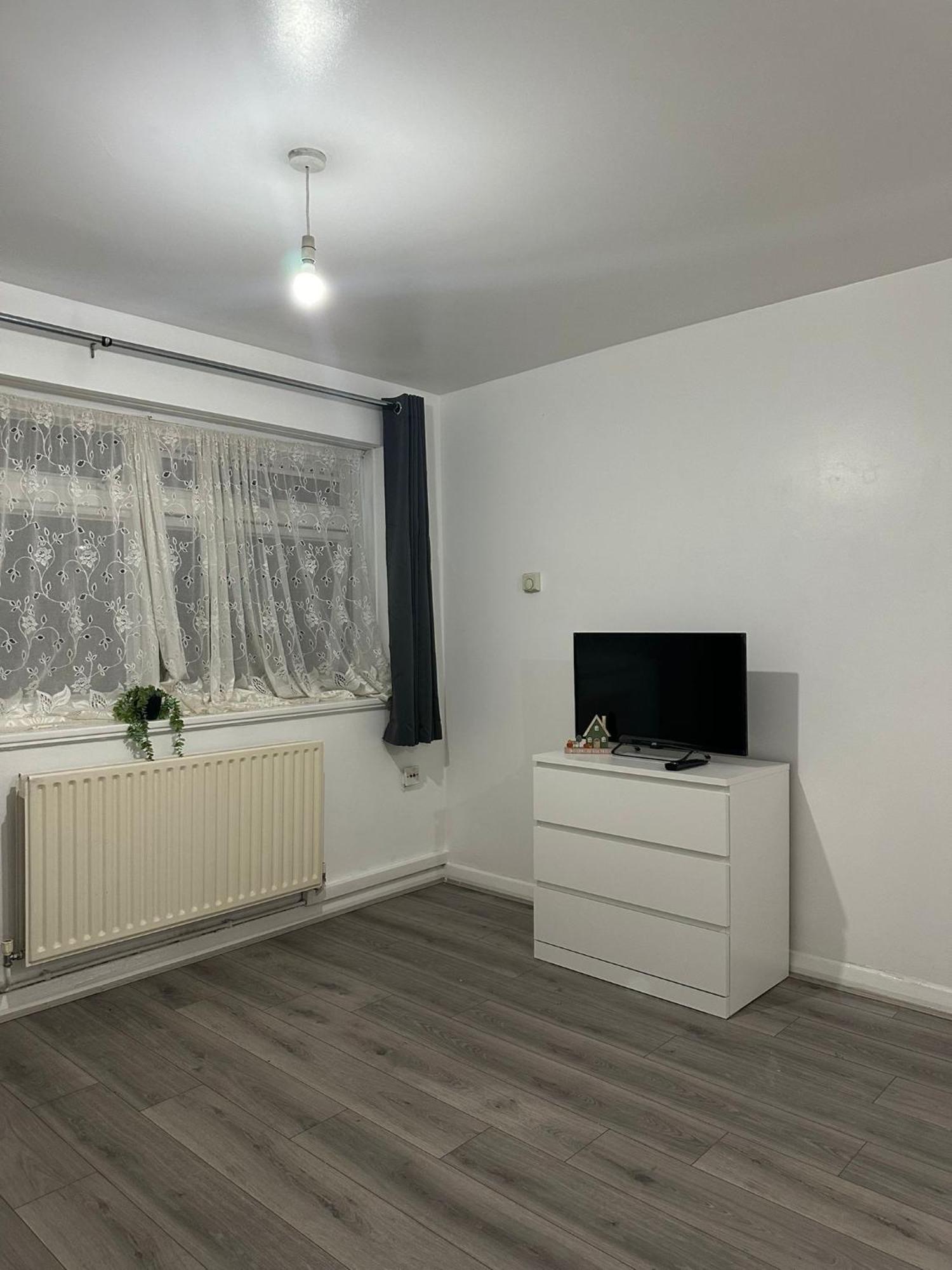 Modern Room In A 4 Bedroom Flat In London, Shared Bathroom! Exterior foto