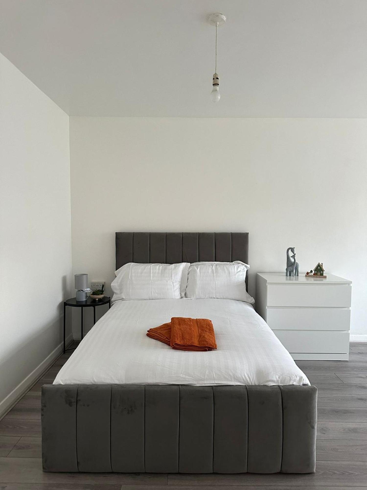 Modern Room In A 4 Bedroom Flat In London, Shared Bathroom! Exterior foto