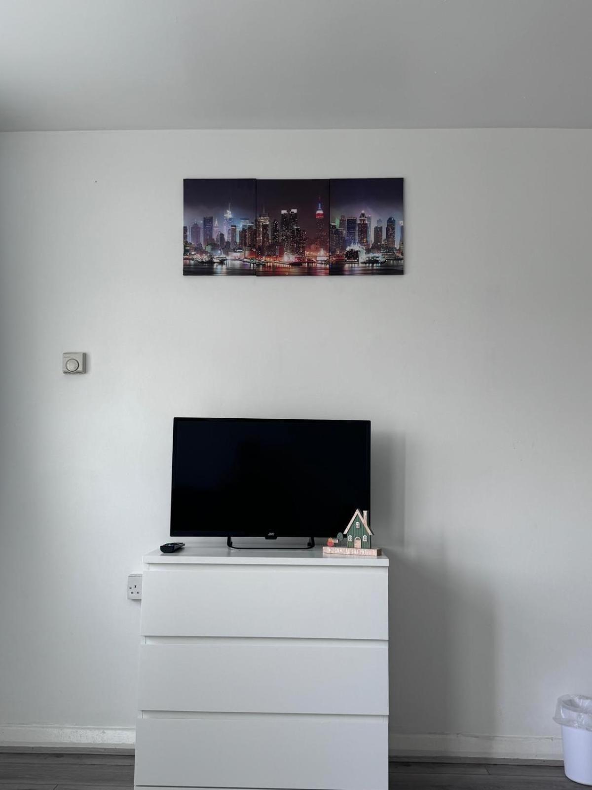 Modern Room In A 4 Bedroom Flat In London, Shared Bathroom! Exterior foto