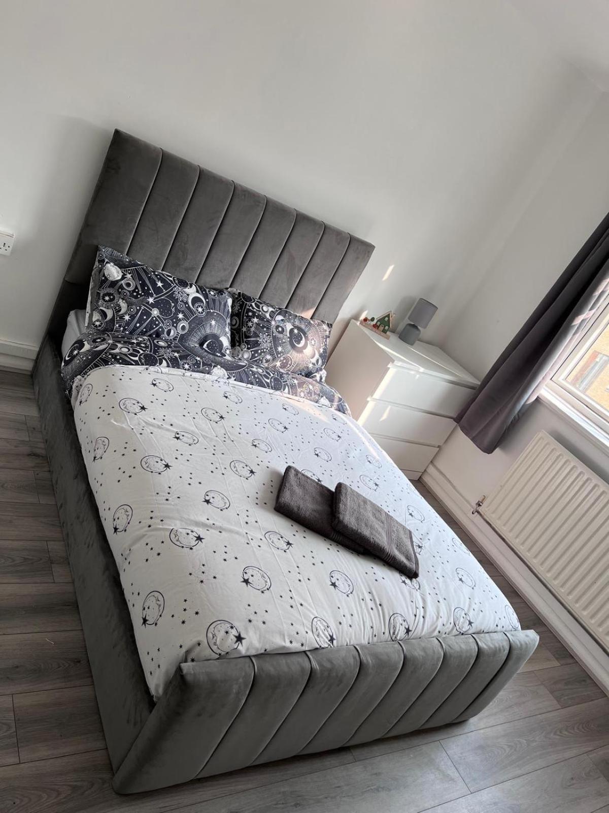 Modern Room In A 4 Bedroom Flat In London, Shared Bathroom! Exterior foto