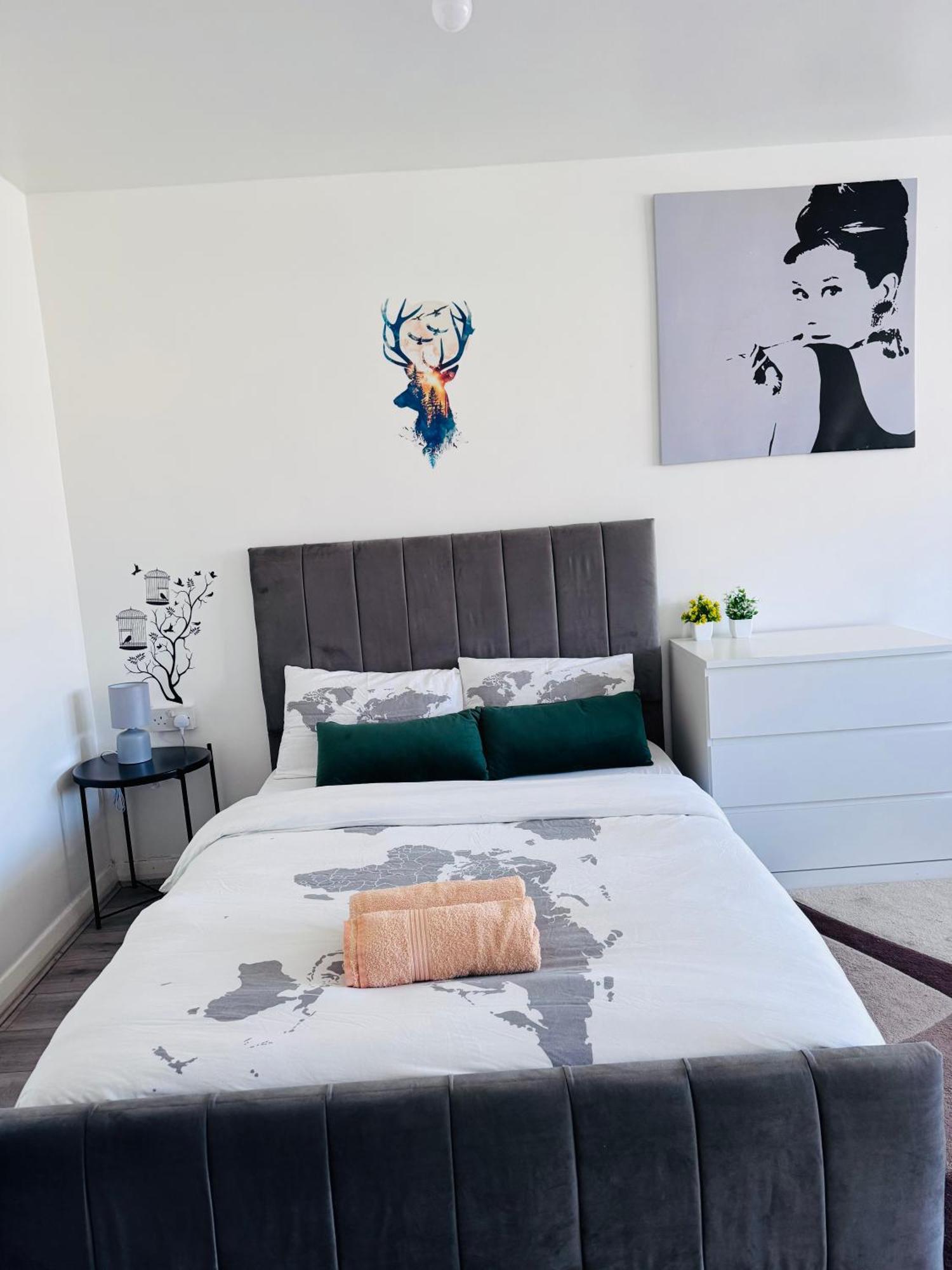 Modern Room In A 4 Bedroom Flat In London, Shared Bathroom! Exterior foto